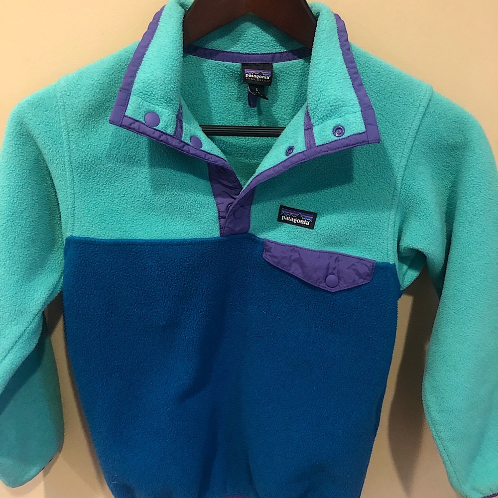 Girls Patagonia Pull Over Fleece Small (size 7-8).